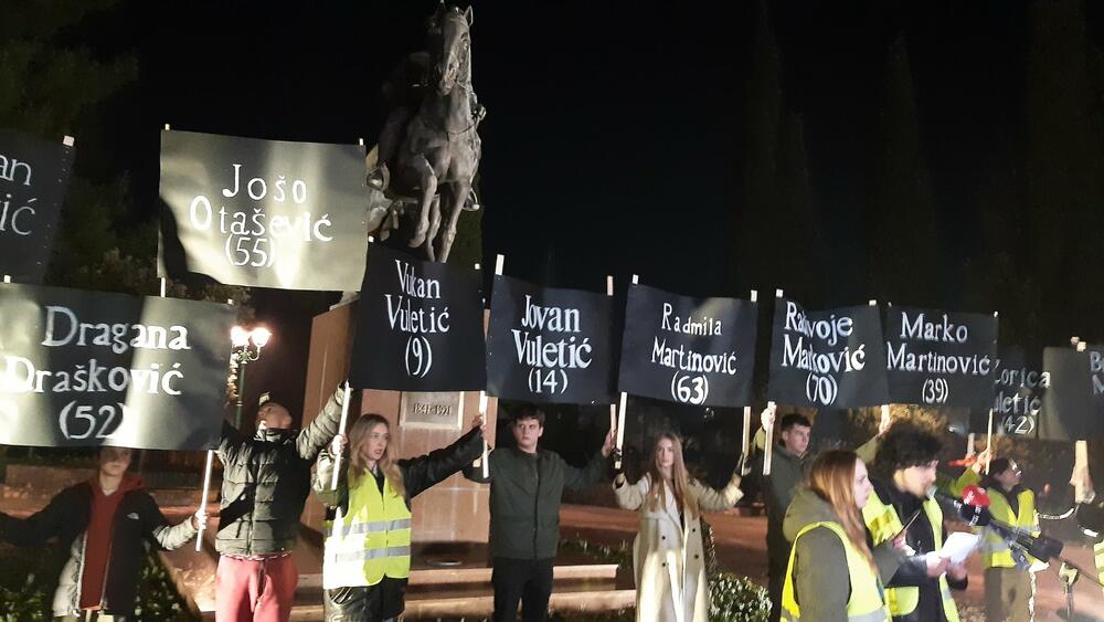 <p>Studenti traže smjenu ministra unutrašnjih poslova Danila Šaranovića i potpredsjednika Vlade za bezbjednost i odbranu Alekse Bečića</p>