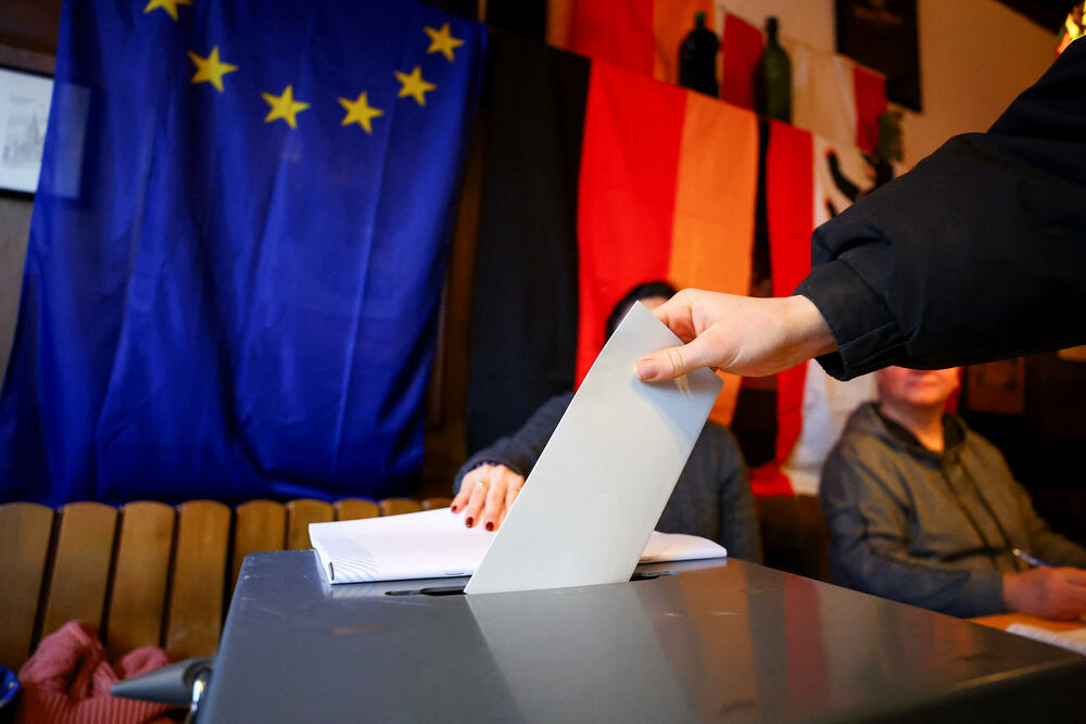 <p>Izlaznost na izborima bila 84 odsto. U Bundestag ulaze još Zeleni i Ljevica. BSW je na granici 4,9 ili 5 odsto. Liberali ispod cenzusa</p>