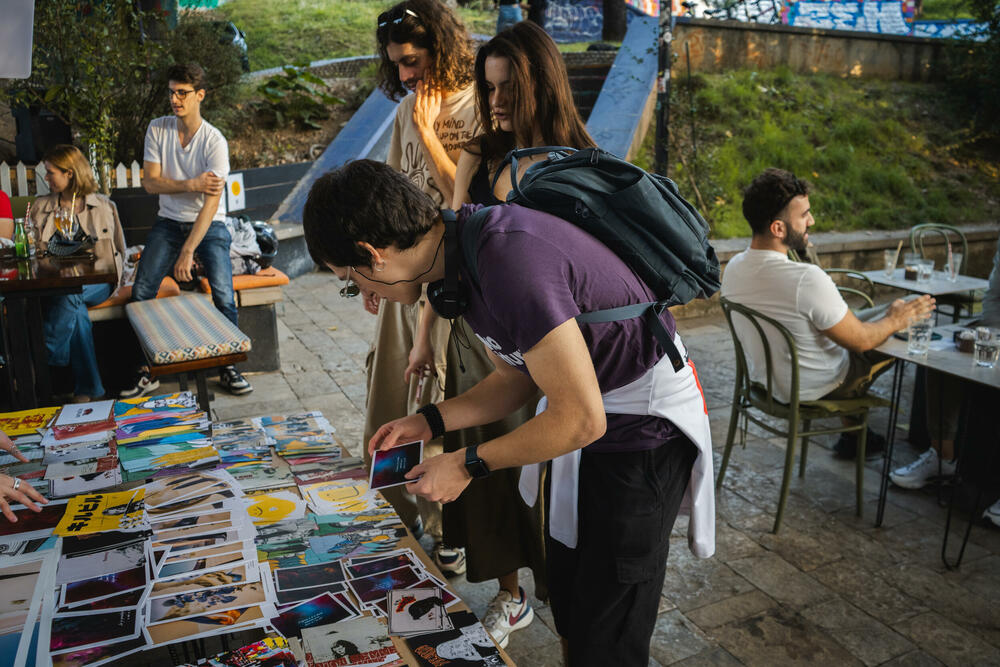 <p>Tri mlade umjetnice, Ivona Medenica, Teodora Tijanić i Manuela Fetahović, pokrenule prvu crnogorsku platformu za kreativce - spoj vizuelne umjetnosti, digitalnih inovacija i zajedništva</p>