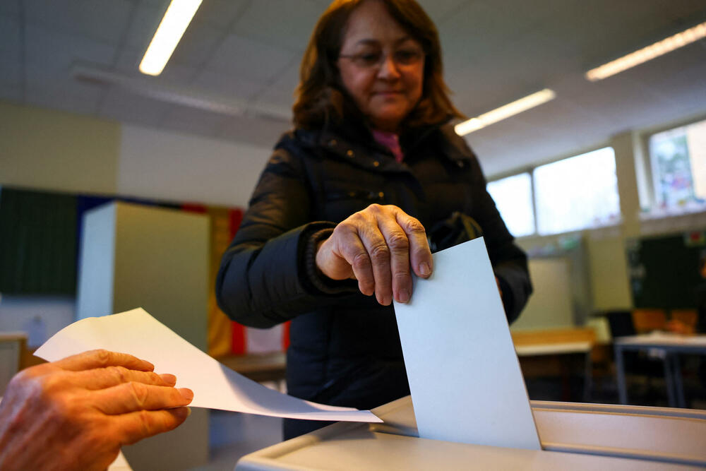 <p>Izlaznost na izborima bila 84 odsto. U Bundestag ulaze još Zeleni i Ljevica. BSW je na granici 4,9 ili 5 odsto. Liberali ispod cenzusa</p>
