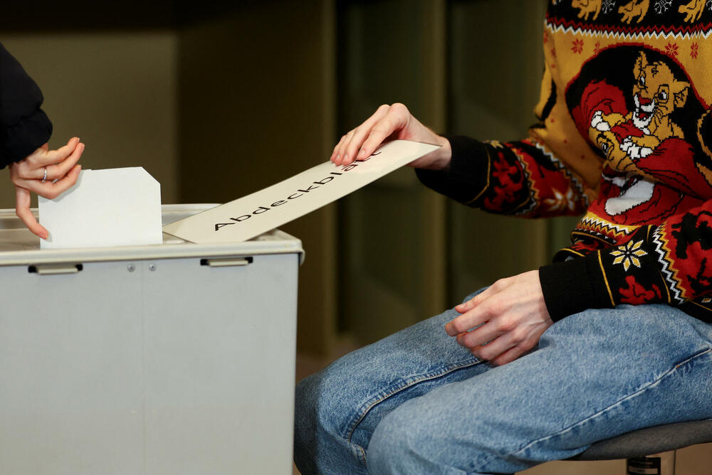 <p>Izlaznost na izborima bila 84 odsto. U Bundestag ulaze još Zeleni i Ljevica. BSW je na granici 4,9 ili 5 odsto. Liberali ispod cenzusa</p>