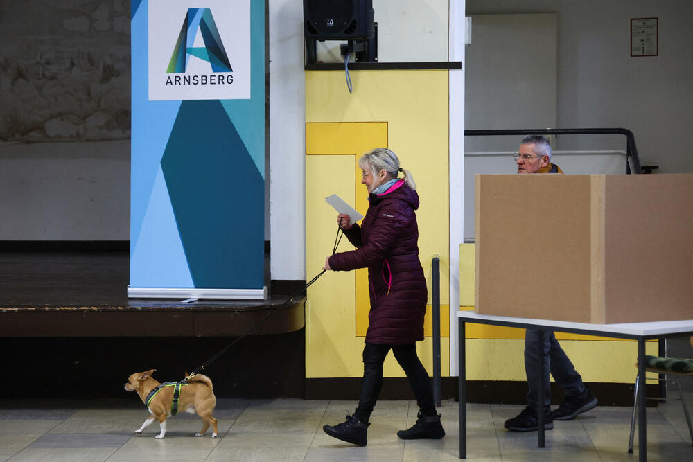 <p>Izlaznost na izborima bila 84 odsto. U Bundestag ulaze još Zeleni i Ljevica. BSW je na granici 4,9 ili 5 odsto. Liberali ispod cenzusa</p>