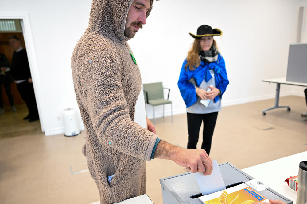 <p>Izlaznost na izborima bila 84 odsto. U Bundestag ulaze još Zeleni i Ljevica. BSW je na granici 4,9 ili 5 odsto. Liberali ispod cenzusa</p>