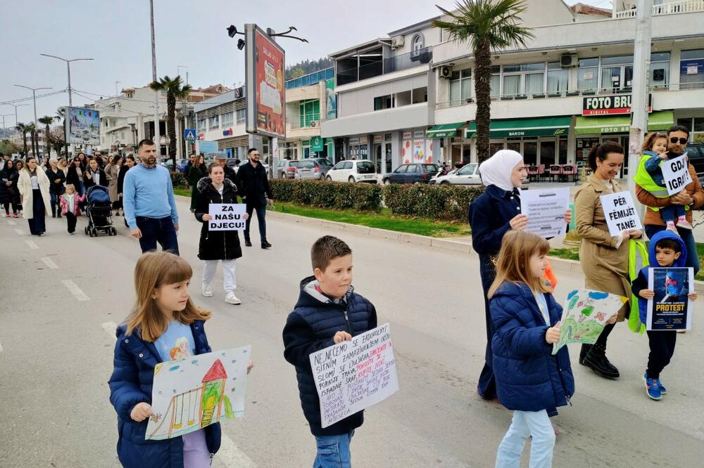 Detalj sa protesta u Ulcinju, Foto: Samir Adrović