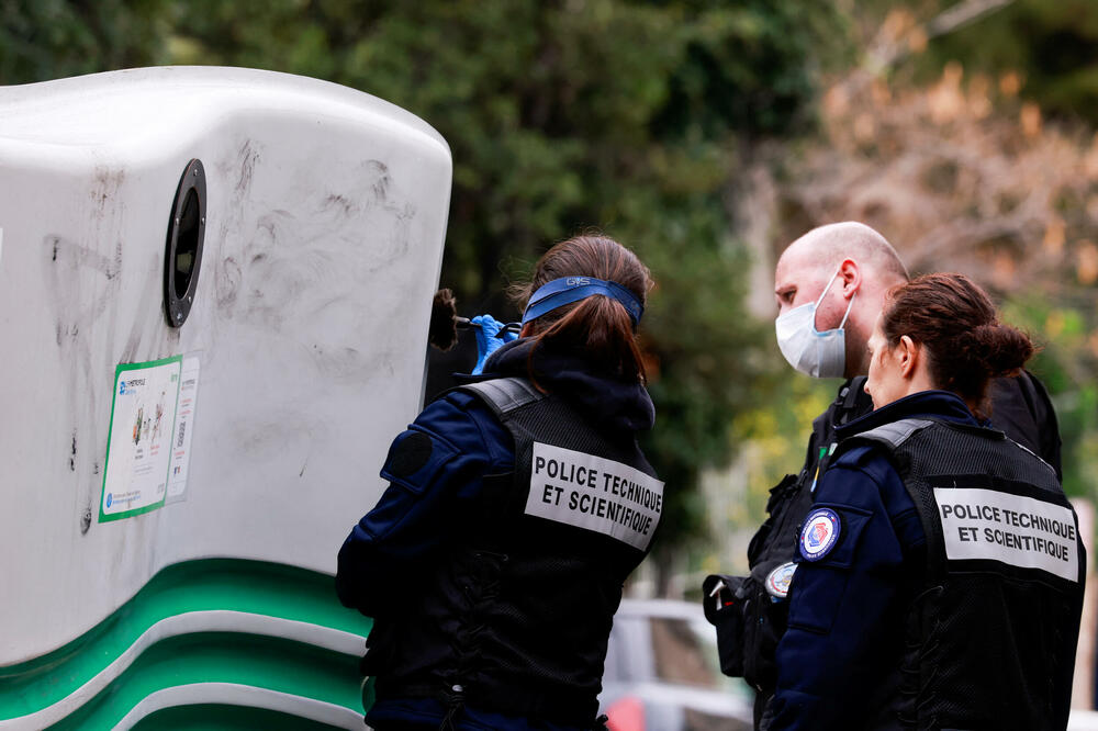 Istražitelji na licu mjesta, Foto: Reuters