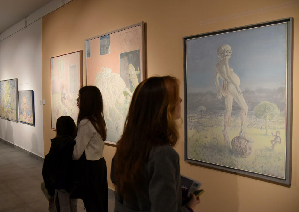 <p>Izložba djela Miodraga Dada Đurića otvorena je večeras u Crnogorskoj akademiji nauka i umjetnosti, u saradnji sa Fondacijom "Luča Artis". Upućena inicijativa da predstavljena kolekcija Novice Jovovića postane javno dobro, što je pozdravio i predsjednik Crne Gore, Jakov Milatović</p>