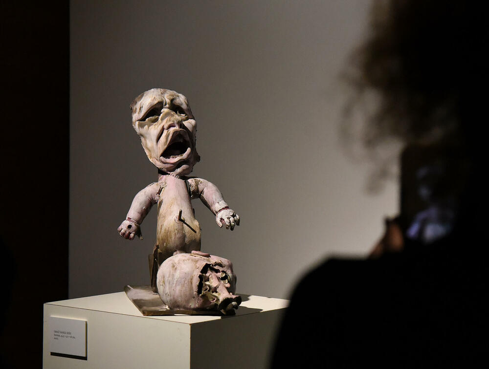 <p>Izložba djela Miodraga Dada Đurića otvorena je večeras u Crnogorskoj akademiji nauka i umjetnosti, u saradnji sa Fondacijom "Luča Artis". Upućena inicijativa da predstavljena kolekcija Novice Jovovića postane javno dobro, što je pozdravio i predsjednik Crne Gore, Jakov Milatović</p>