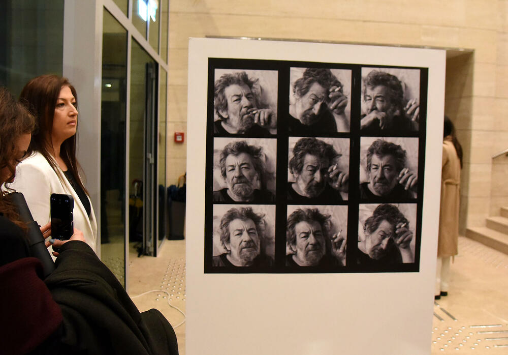 <p>Izložba djela Miodraga Dada Đurića otvorena je večeras u Crnogorskoj akademiji nauka i umjetnosti, u saradnji sa Fondacijom "Luča Artis". Upućena inicijativa da predstavljena kolekcija Novice Jovovića postane javno dobro, što je pozdravio i predsjednik Crne Gore, Jakov Milatović</p>