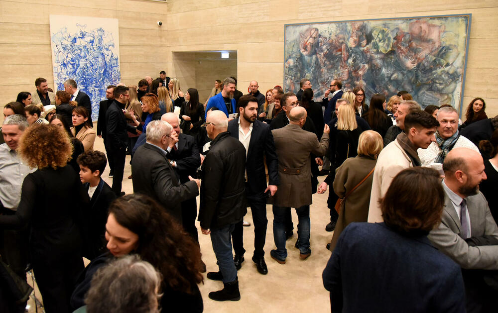 <p>Izložba djela Miodraga Dada Đurića otvorena je večeras u Crnogorskoj akademiji nauka i umjetnosti, u saradnji sa Fondacijom "Luča Artis". Upućena inicijativa da predstavljena kolekcija Novice Jovovića postane javno dobro, što je pozdravio i predsjednik Crne Gore, Jakov Milatović</p>