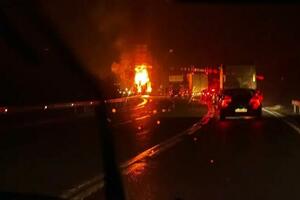 Na putu Nikšić-Podgorica izgorio šleper koji je prevozio banane