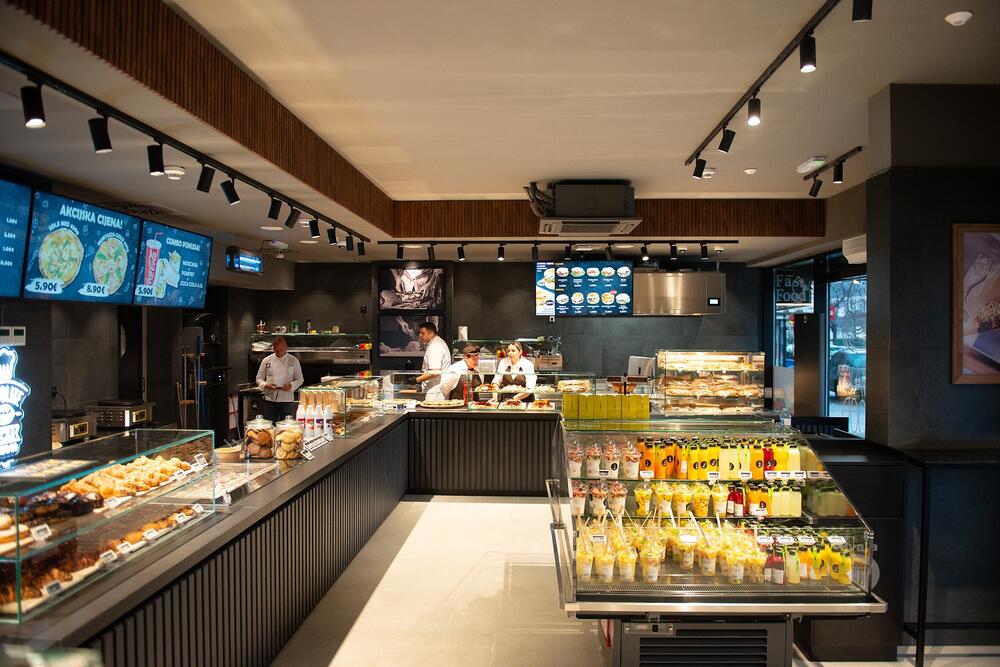 <p><em>Nova adresa, nova energija, poznati kvalitet! IzVOLIte - najbolji zalogaji zaslužuju da budu na dohvat ruke.</em></p>