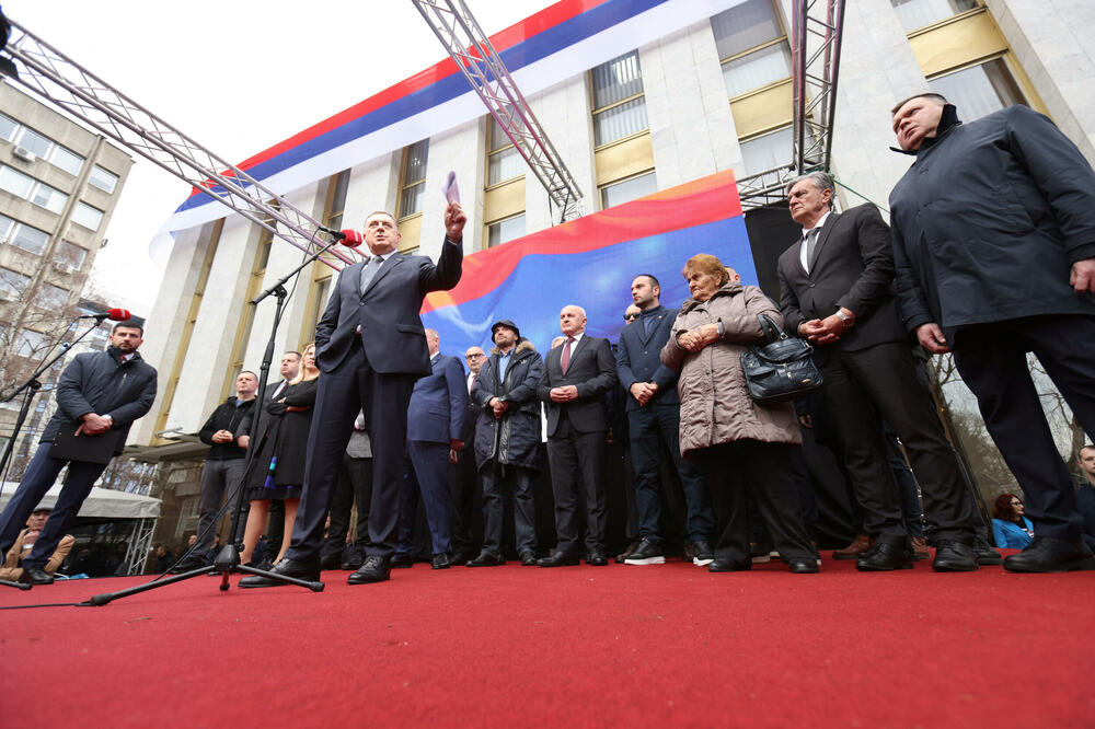 Dodik pred pristalicama u Banjaluci, Foto: Reuters