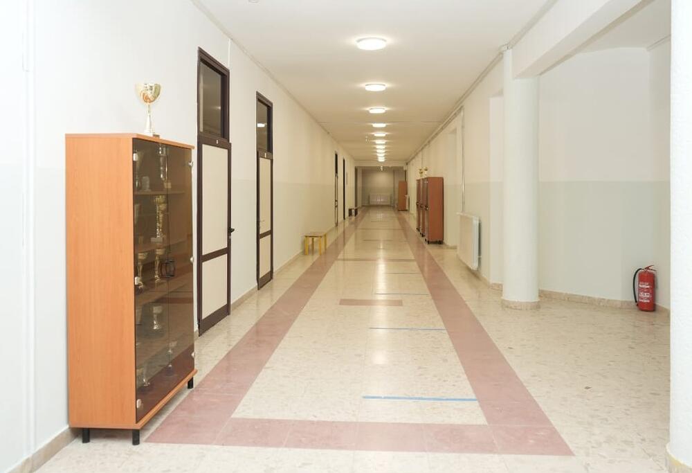 <p>Ministarka Jakšić Stojanović i gradonačelnik Đurašković posjetili obrazovno-vaspitne ustanove na Cetinju</p>