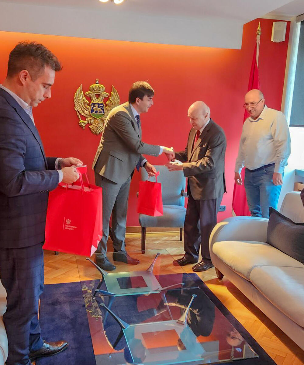 <p>Ministar dijaspore se sastao u Beogradu sa predstavnicima cnogorskih udruženja</p>