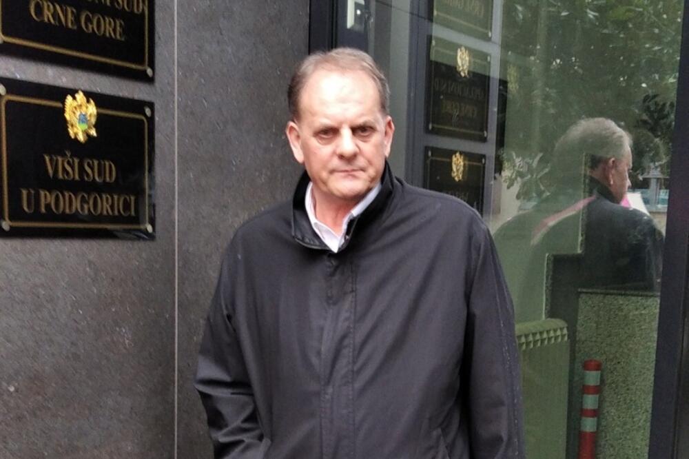 Migo Stijepović ispred Višeg suda u Podgorici, Foto: Komnen Radević