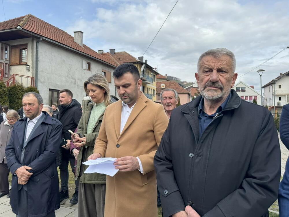 <p>Kod Spomen obilježja žrtvama u Bijelom Polju, je obilježno 32 godine od zločina u Štrpcima</p>