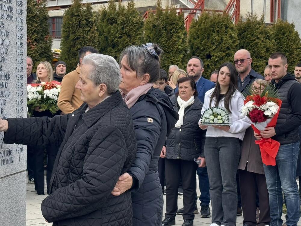 <p>Kod Spomen obilježja žrtvama u Bijelom Polju, je obilježno 32 godine od zločina u Štrpcima</p>
