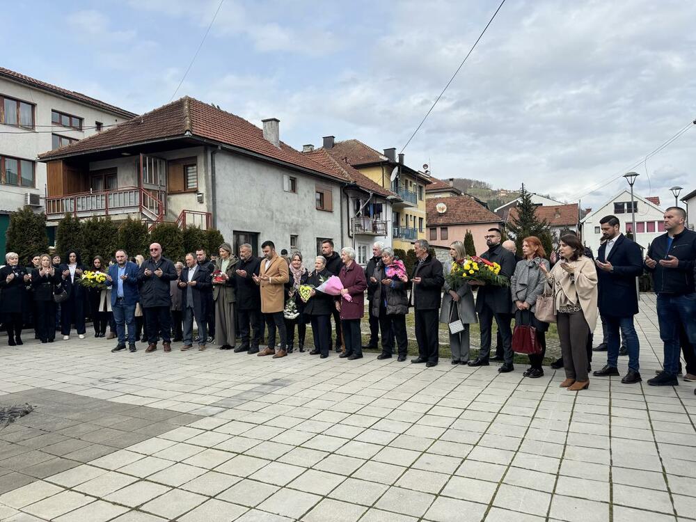 <p>Kod Spomen obilježja žrtvama u Bijelom Polju, je obilježno 32 godine od zločina u Štrpcima</p>