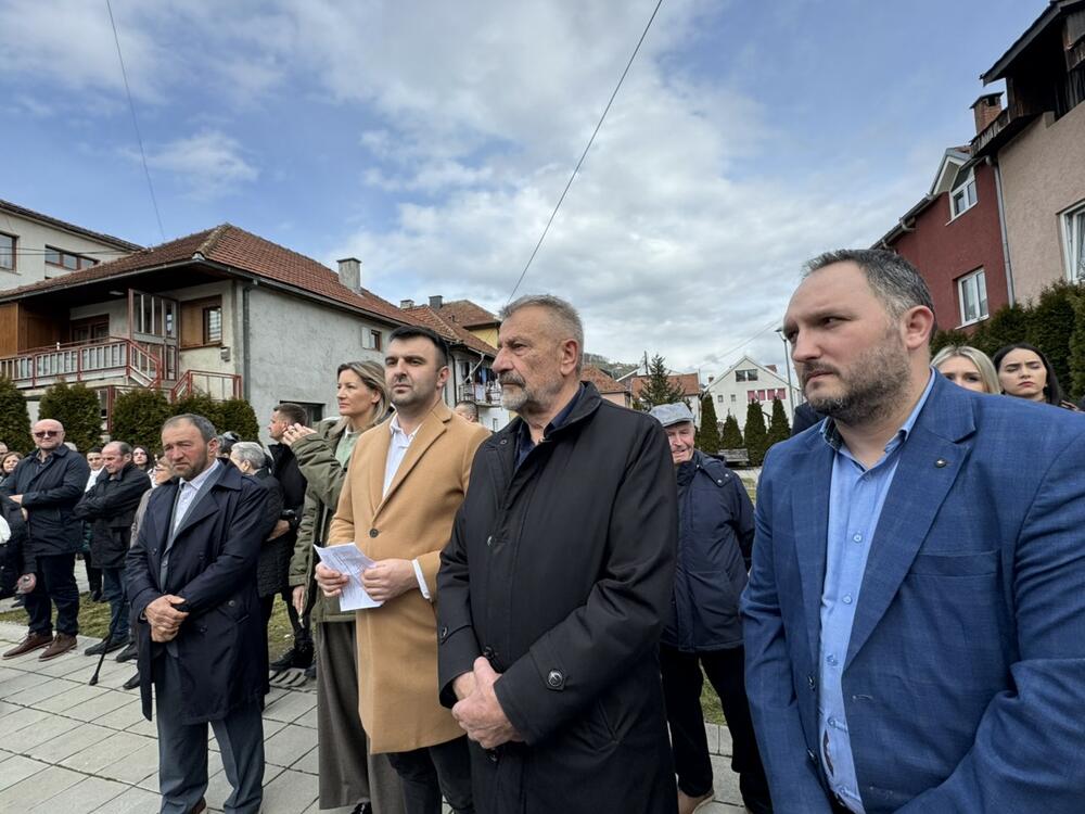 <p>Kod Spomen obilježja žrtvama u Bijelom Polju, je obilježno 32 godine od zločina u Štrpcima</p>