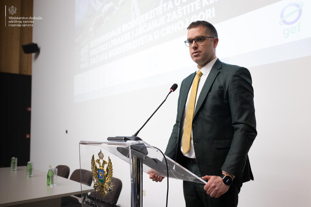 <p>"Predajom dronova MPŠV i potpisivanjem memoranduma o razumijevanju sa JPNP, kao i upravljačima parkova prirode Komovi i Orjen, napravili smo značajan korak ka održivom upravljanju prirodnim resursima Crne Gore"</p>