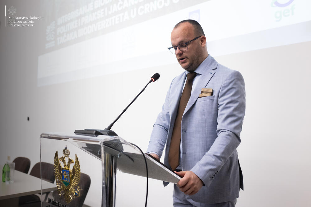 <p>"Predajom dronova MPŠV i potpisivanjem memoranduma o razumijevanju sa JPNP, kao i upravljačima parkova prirode Komovi i Orjen, napravili smo značajan korak ka održivom upravljanju prirodnim resursima Crne Gore"</p>