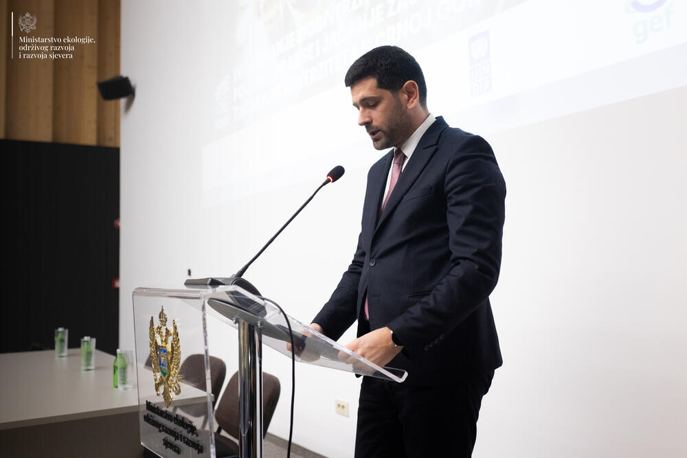 <p>"Predajom dronova MPŠV i potpisivanjem memoranduma o razumijevanju sa JPNP, kao i upravljačima parkova prirode Komovi i Orjen, napravili smo značajan korak ka održivom upravljanju prirodnim resursima Crne Gore"</p>