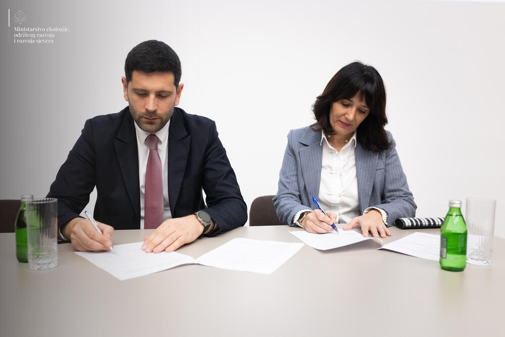 <p>"Predajom dronova MPŠV i potpisivanjem memoranduma o razumijevanju sa JPNP, kao i upravljačima parkova prirode Komovi i Orjen, napravili smo značajan korak ka održivom upravljanju prirodnim resursima Crne Gore"</p>