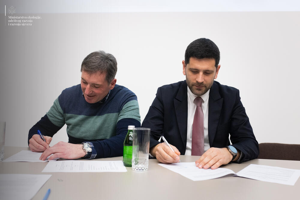 <p>"Predajom dronova MPŠV i potpisivanjem memoranduma o razumijevanju sa JPNP, kao i upravljačima parkova prirode Komovi i Orjen, napravili smo značajan korak ka održivom upravljanju prirodnim resursima Crne Gore"</p>