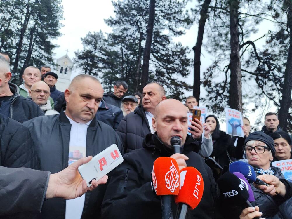 <p>Protest se održao na Trgu Šaka Petrovića u Nikšiću</p>