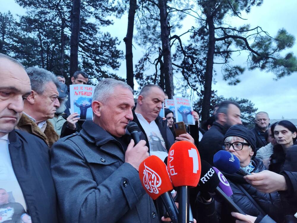 <p>Protest se održao na Trgu Šaka Petrovića u Nikšiću</p>