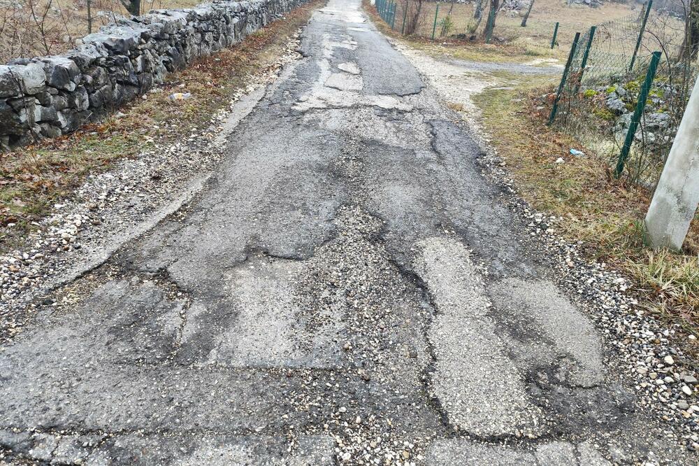 Katastrofalan put kroz selo, Foto: Svetlana Mandić