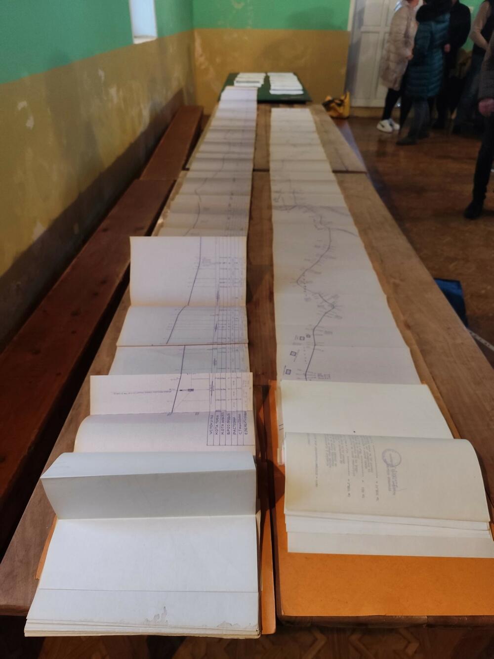 <p>Iako nadomak Nikšića i zainteresovanosti za život i rad u njemu, mještani i dalje bez kvalitetnog puta</p>