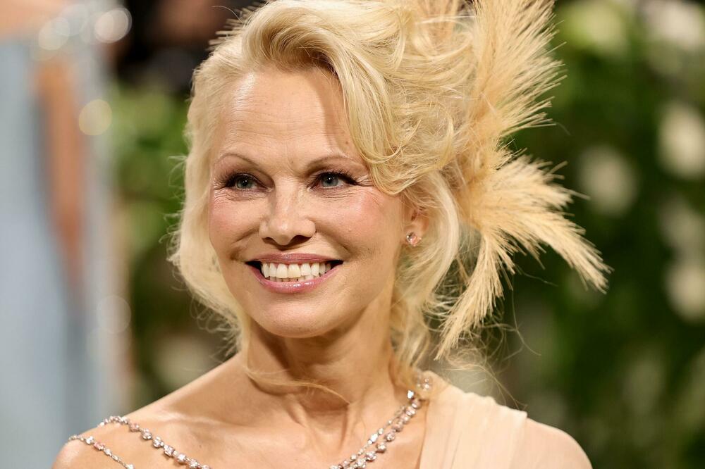 Pamela But fotosurati