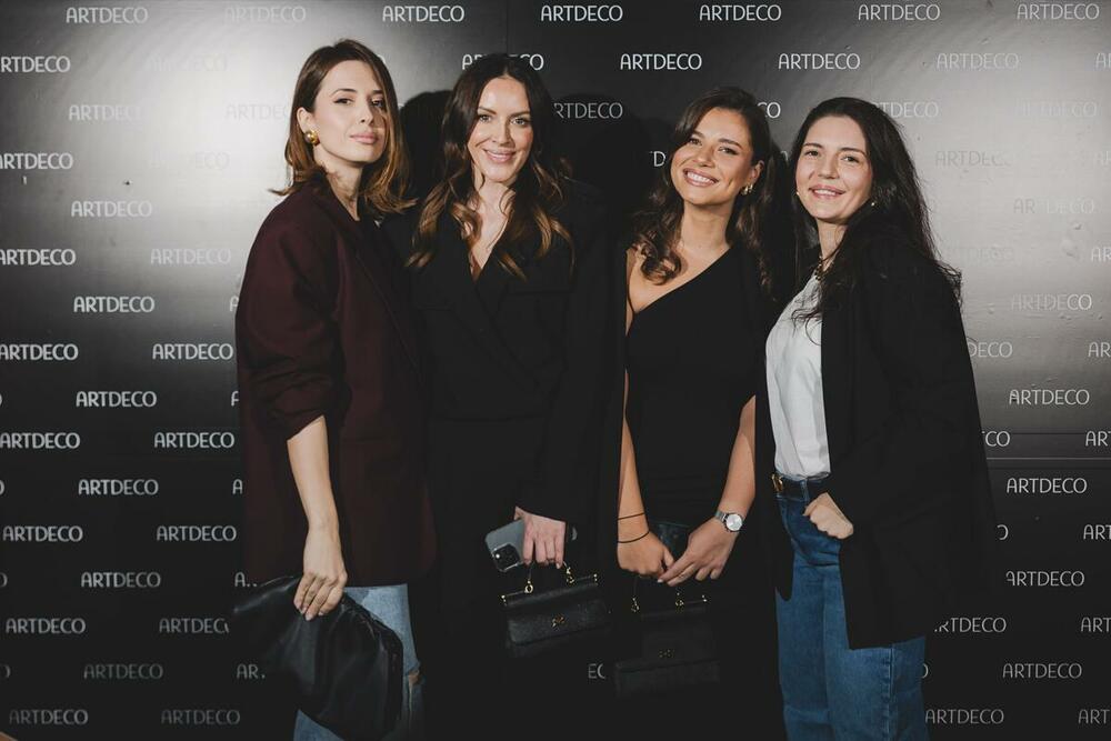 <p>U ekskluzivnom ambijentu restorana 100 manira, 27. februara, uz prisustvo istaknutih predstavnika biznisa, medija i javnog života, makeup brend Artdeco zvanično je predstavljen crnogorskom tržištu.</p>