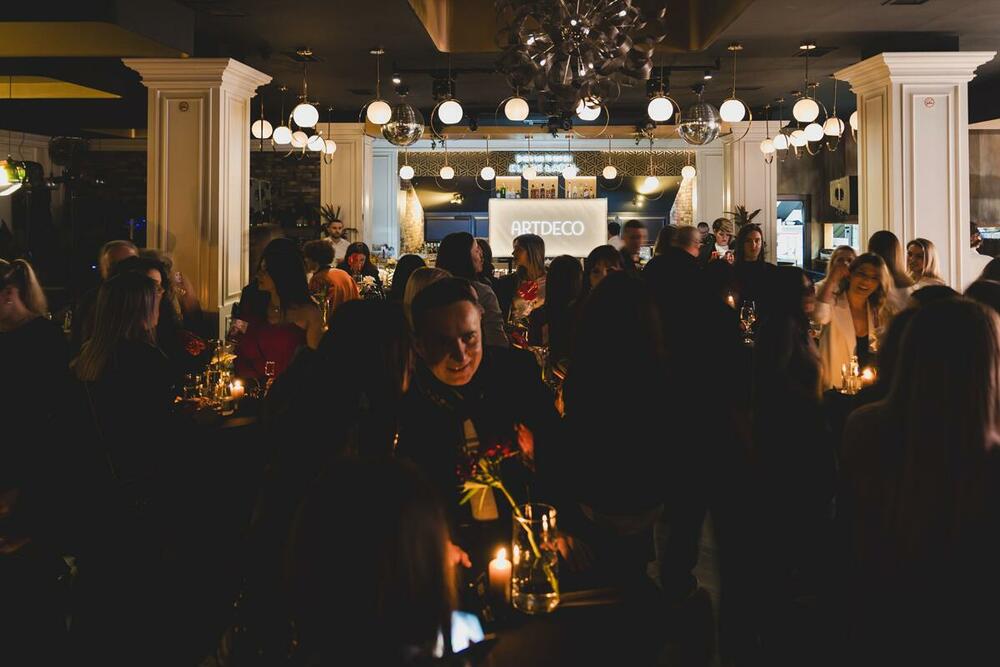 <p>U ekskluzivnom ambijentu restorana 100 manira, 27. februara, uz prisustvo istaknutih predstavnika biznisa, medija i javnog života, makeup brend Artdeco zvanično je predstavljen crnogorskom tržištu.</p>