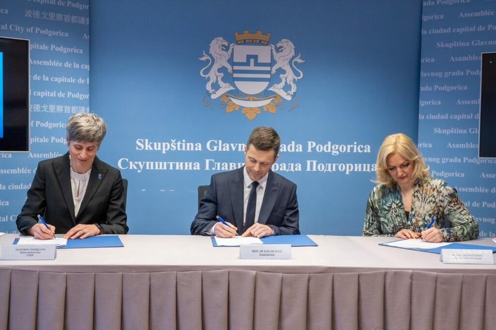 Saša Mujović, Ekaterina Paniklova i Jelena Borovinić Bojović, Foto: Gov.me