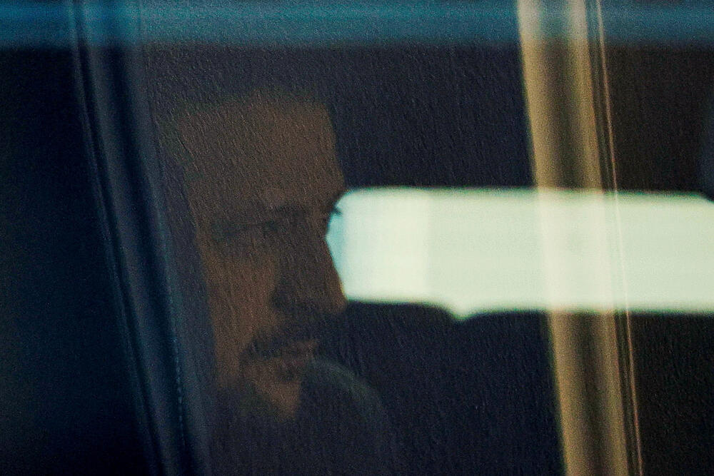 <p>Posjeta Zelenskog Bijeloj kući prekinuta je ranije nego što je planirano nakon što je ušao u žustru raspravu s Trampom i Vensom, koji su ga optužili za „nepoštovanje“ tokom razgovora u Ovalnoj kancelariji</p>  <p>Tramp je više puta poručio Zelenskom da „se kocka sa životima miliona, sa Trećim svjetskim ratom“ i insistirao da prestane da insistira na dodatnim bezbjednosnim garancijama, rekavši: „Ili ćeš napraviti dogovor ili se mi povlačimo“.</p>  <p>Sporazum o mineralima nije potpisan danas, saopštila je Bijela kuća</p>