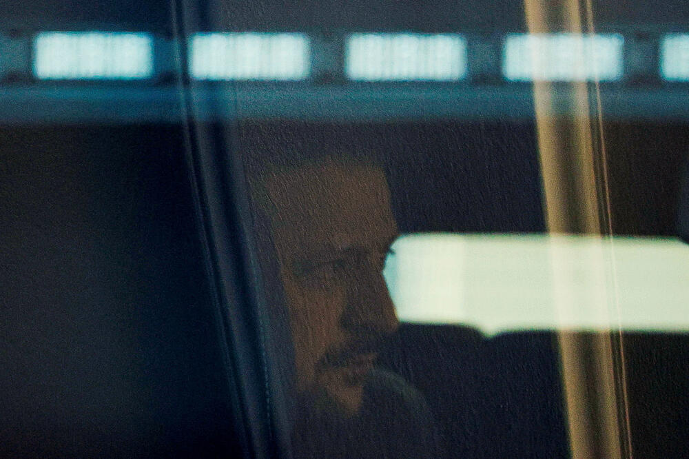 <p>Posjeta Zelenskog Bijeloj kući prekinuta je ranije nego što je planirano nakon što je ušao u žustru raspravu s Trampom i Vensom, koji su ga optužili za „nepoštovanje“ tokom razgovora u Ovalnoj kancelariji</p>  <p>Tramp je više puta poručio Zelenskom da „se kocka sa životima miliona, sa Trećim svjetskim ratom“ i insistirao da prestane da insistira na dodatnim bezbjednosnim garancijama, rekavši: „Ili ćeš napraviti dogovor ili se mi povlačimo“.</p>  <p>Sporazum o mineralima nije potpisan danas, saopštila je Bijela kuća</p>