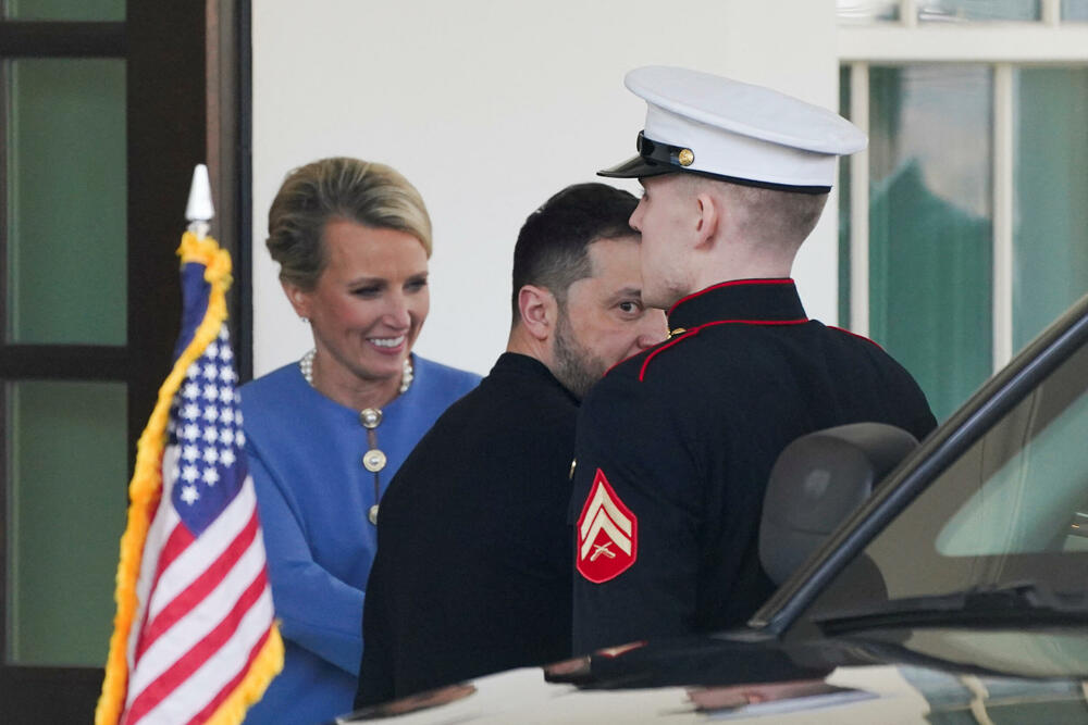 <p>Posjeta Zelenskog Bijeloj kući prekinuta je ranije nego što je planirano nakon što je ušao u žustru raspravu s Trampom i Vensom, koji su ga optužili za „nepoštovanje“ tokom razgovora u Ovalnoj kancelariji</p>  <p>Tramp je više puta poručio Zelenskom da „se kocka sa životima miliona, sa Trećim svjetskim ratom“ i insistirao da prestane da insistira na dodatnim bezbjednosnim garancijama, rekavši: „Ili ćeš napraviti dogovor ili se mi povlačimo“.</p>  <p>Sporazum o mineralima nije potpisan danas, saopštila je Bijela kuća</p>