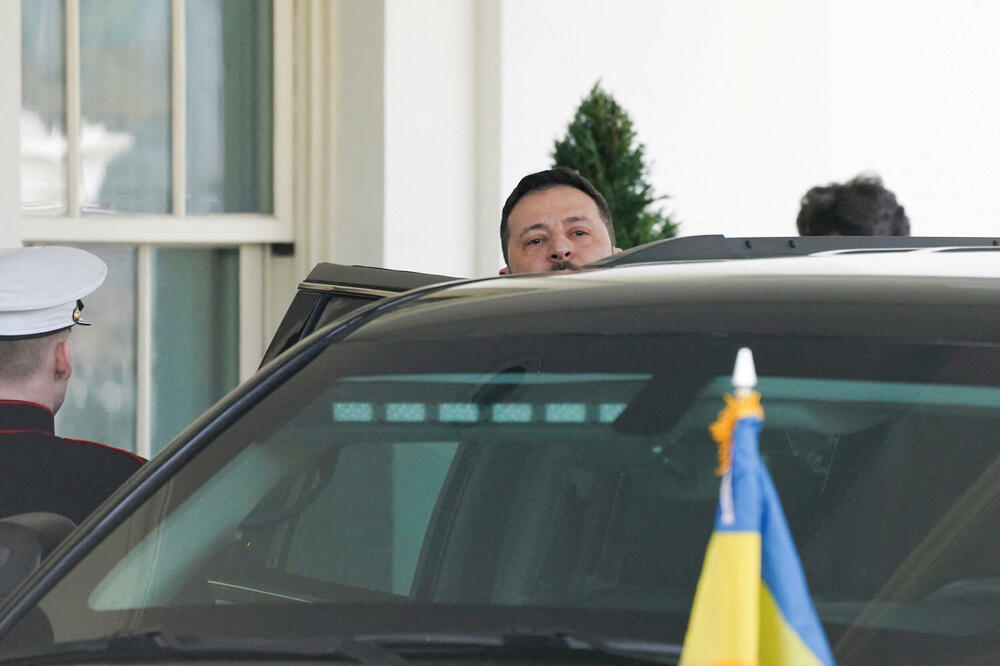 Zelenski ulazi u auto nakon što je napustio Bijelu kuću, Foto: Reuters