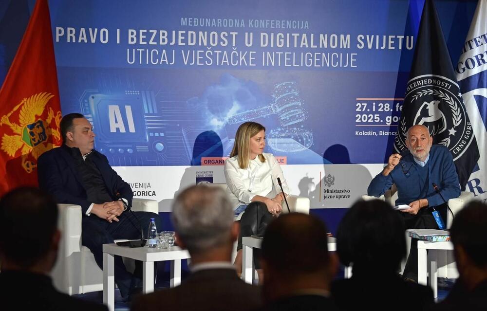 <p>Međunarodna konferencija "Pravo i bezbjednost u digitalnom svijetu - Uticaj vještačke inteligencije", održana je u Kolašinu, u organizaciji Pravnog fakulteta i Asocijacije menadžera bezbjednosti Crne Gore, a pod pokroviteljstvom Ambasade Slovenije u Crnoj Gori, uz podršku Ministarstva javne uprave i Ministarstva pravde</p>