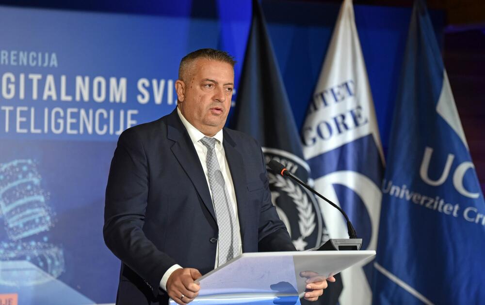 <p>Međunarodna konferencija "Pravo i bezbjednost u digitalnom svijetu - Uticaj vještačke inteligencije", održana je u Kolašinu, u organizaciji Pravnog fakulteta i Asocijacije menadžera bezbjednosti Crne Gore, a pod pokroviteljstvom Ambasade Slovenije u Crnoj Gori, uz podršku Ministarstva javne uprave i Ministarstva pravde</p>