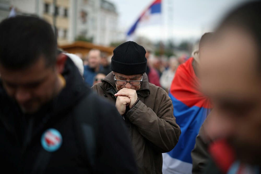 <p>Glavna dešavanja na protestu planirana su od 17.52 do 20 časova. Za tada je najavljen nastup dječijeg hora, govor studenata, "Studentski edikt", nastup blokadnog hora, performans studenata i glumaca</p>
