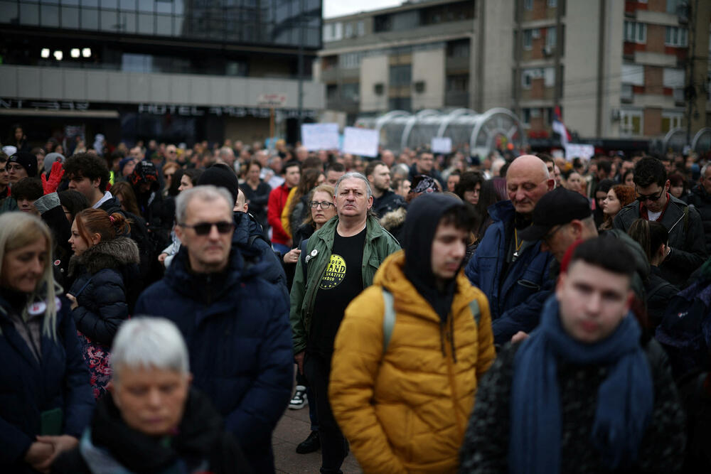 <p>Glavna dešavanja na protestu planirana su od 17.52 do 20 časova. Za tada je najavljen nastup dječijeg hora, govor studenata, "Studentski edikt", nastup blokadnog hora, performans studenata i glumaca</p>