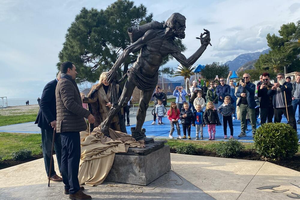Spomenik dobio šest godina nakon smrti, Foto: Marija Pešić