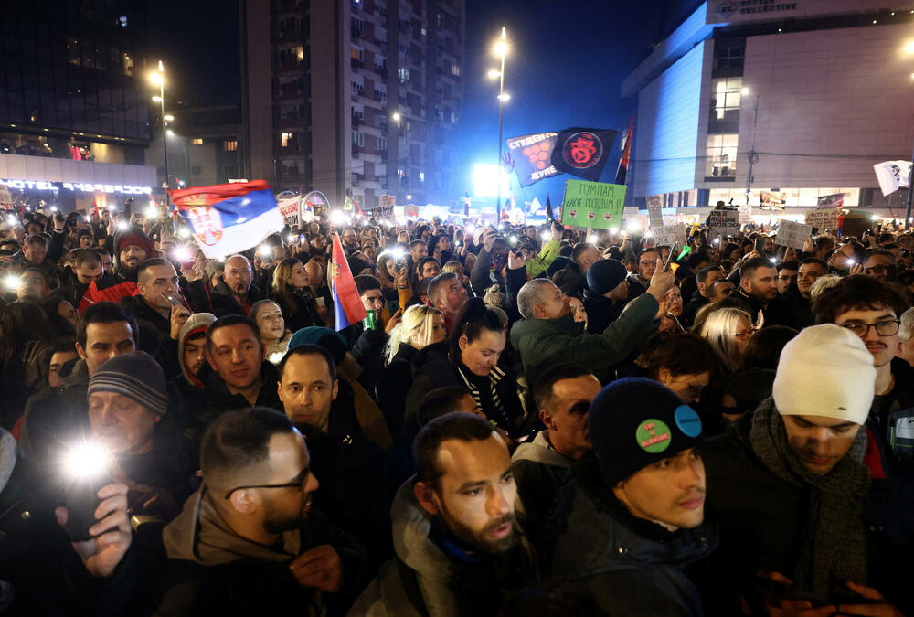 <p>Završnom dijelu protesta prisustvovao je veliki broj studenata i građana iz svih krajeva Srbije, a oni su, nakon ponoći počeli sa čišćenjem centralnih gradskih ulica koje su čitavog dana bile ispunjene demonstrantima</p>