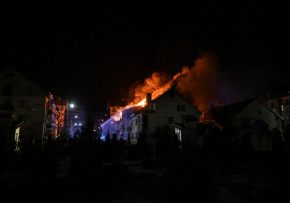 <p>Jedinice protivvazdušne odbrane Ukrajine uništile su 63 od 79 ruskih bespilotnih letjelica koje su napale tokom noći u nekoliko ukrajinskih regiona, saopštile su vazdušne snage te zemlje na Telegramu</p>