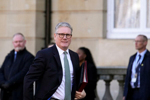 Starmer odbacio pozive da otkaže ponudu Trampu da posjeti Veliku...