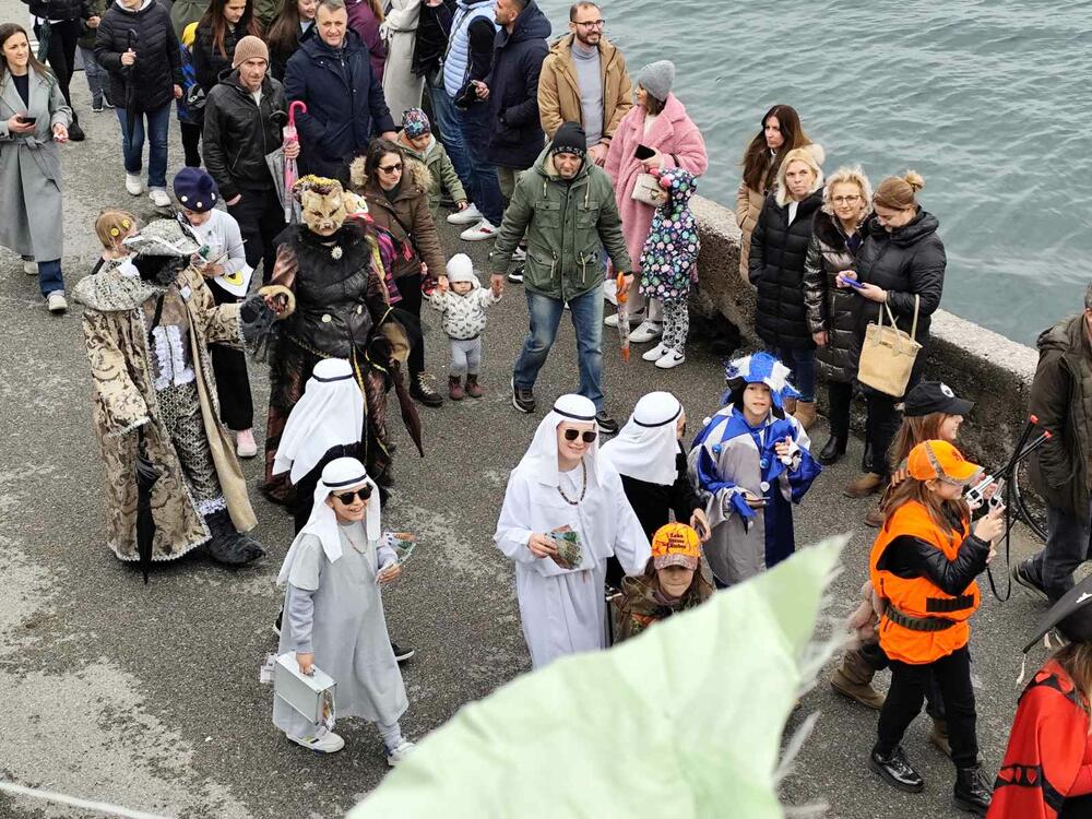 <p>U Lastvi kod Tivta održan tradicionalni karneval</p>