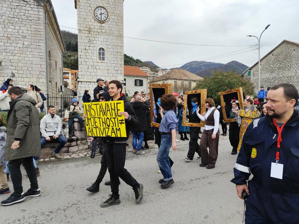 <p>U Lastvi kod Tivta održan tradicionalni karneval</p>